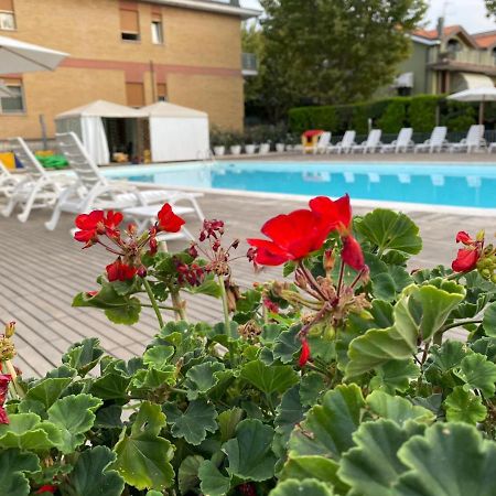 Hotel St. Moritz بيلاريا-إيجيا مارينا المظهر الخارجي الصورة