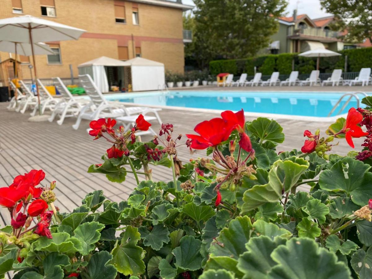 Hotel St. Moritz بيلاريا-إيجيا مارينا المظهر الخارجي الصورة