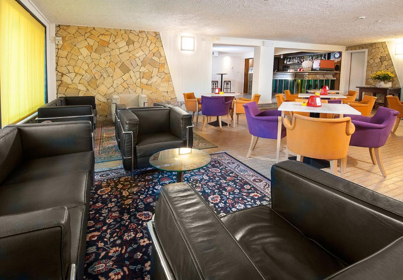 Hotel St. Moritz بيلاريا-إيجيا مارينا المظهر الخارجي الصورة