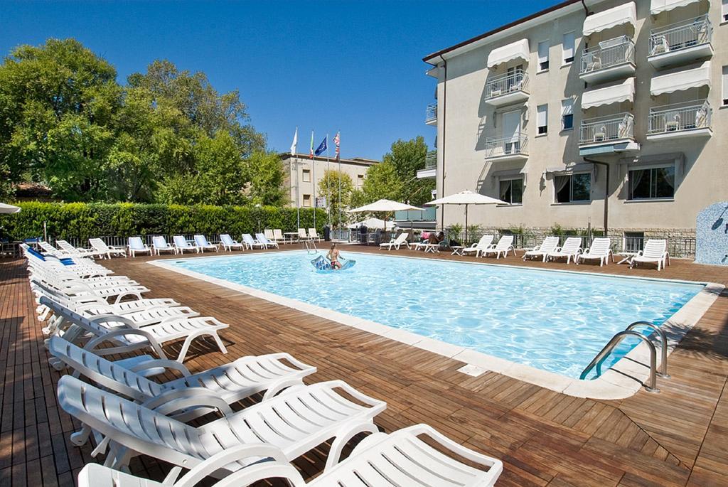 Hotel St. Moritz بيلاريا-إيجيا مارينا المظهر الخارجي الصورة
