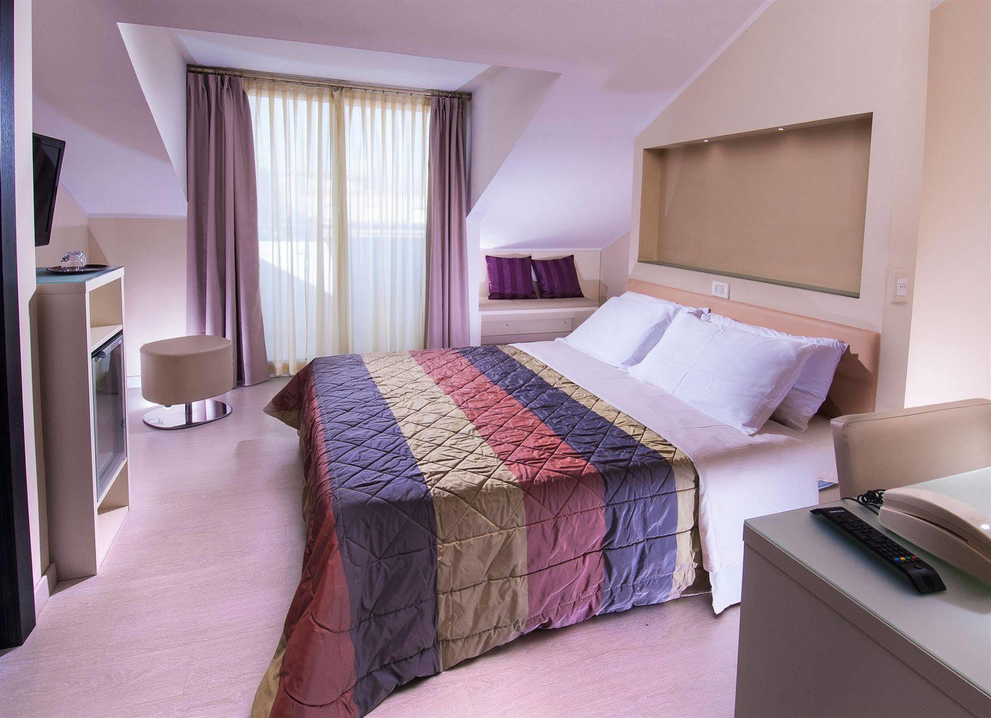 Hotel St. Moritz بيلاريا-إيجيا مارينا المظهر الخارجي الصورة