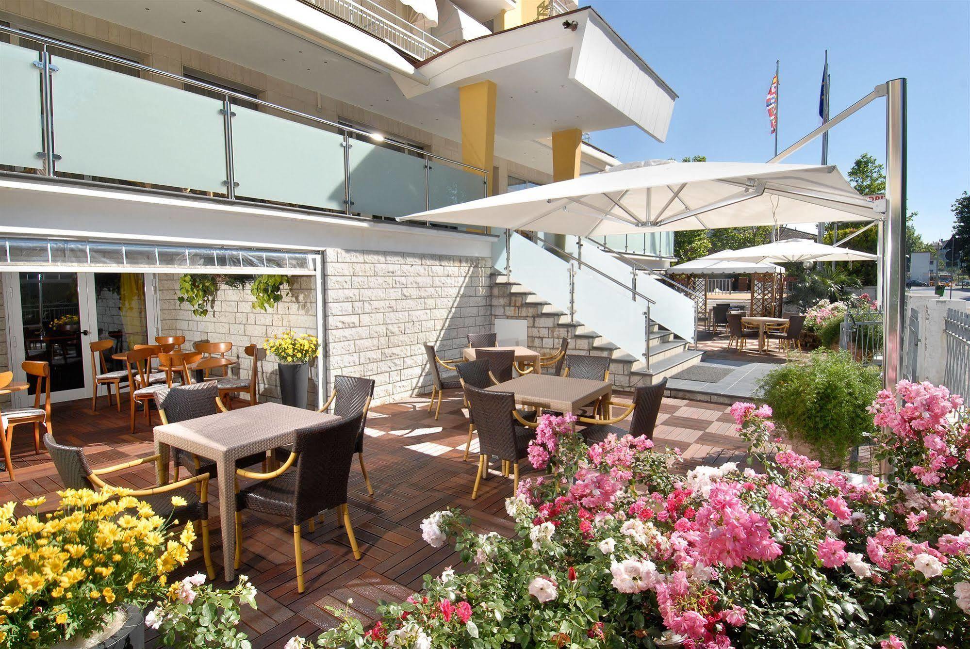 Hotel St. Moritz بيلاريا-إيجيا مارينا المظهر الخارجي الصورة