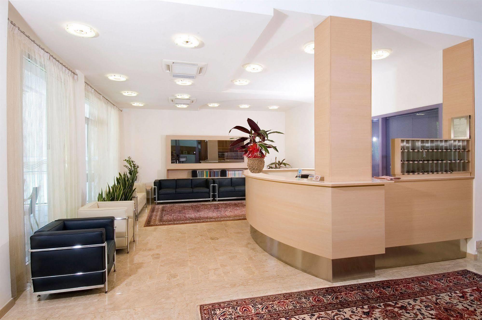 Hotel St. Moritz بيلاريا-إيجيا مارينا المظهر الخارجي الصورة
